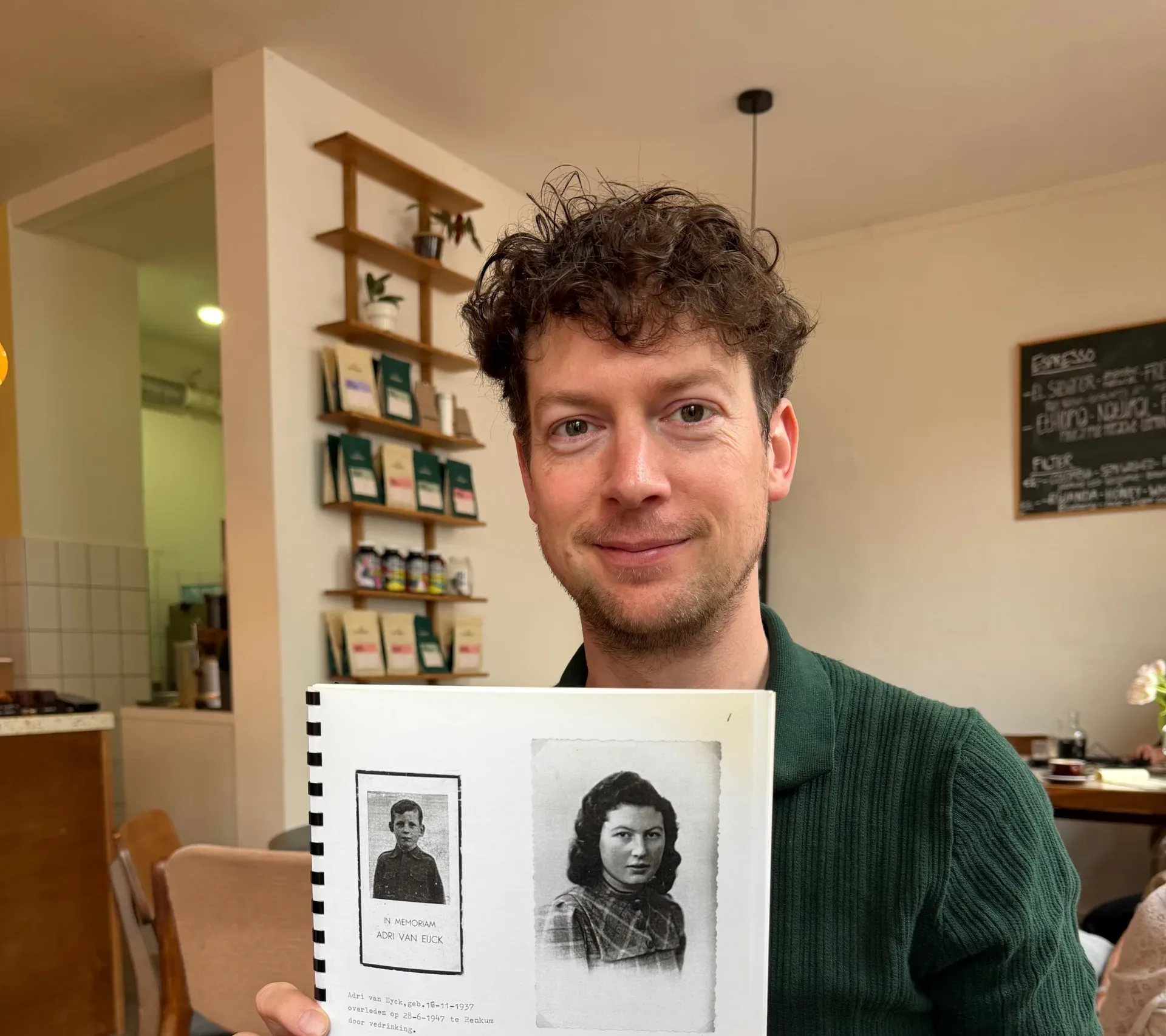 marketeer sjoerd van den berg van orkest phion met het oorlogsverslag van zijn opa en oma